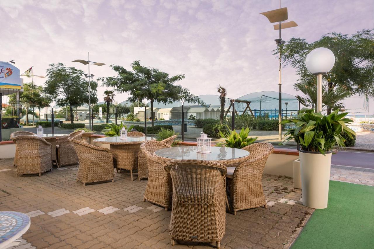 Ambasciatori Hotel - Beach Front -Breakfast Xxl & Brunch Until 12 30Pm มิซาโน อาดรีอาติโก ภายนอก รูปภาพ